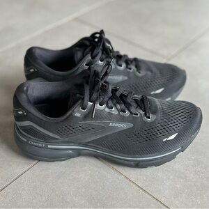 Brooks Ghost Women’s Black Size 8.5 WIDE